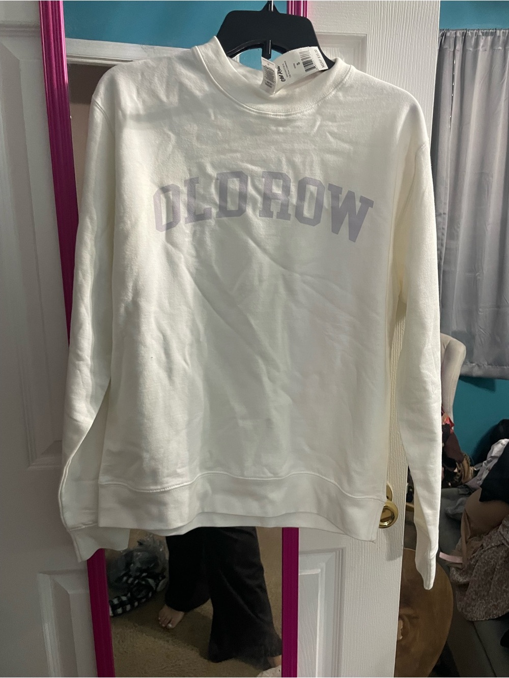 Old Navy Cream Crewneck Sweatshirt with gray Logo